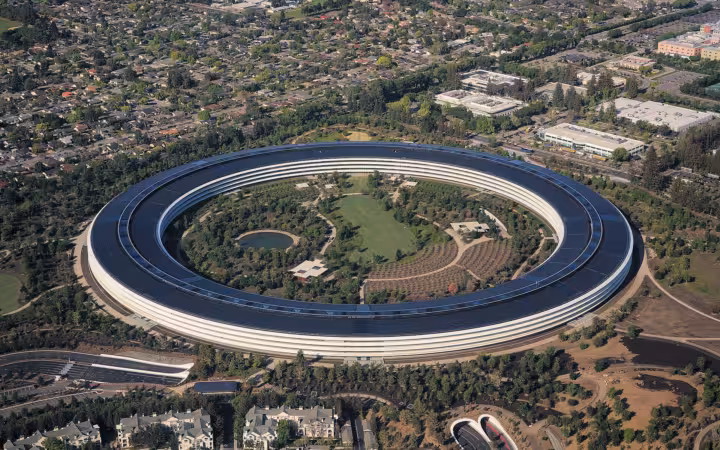 Aerial photograph of Apple Park circular headquarters building