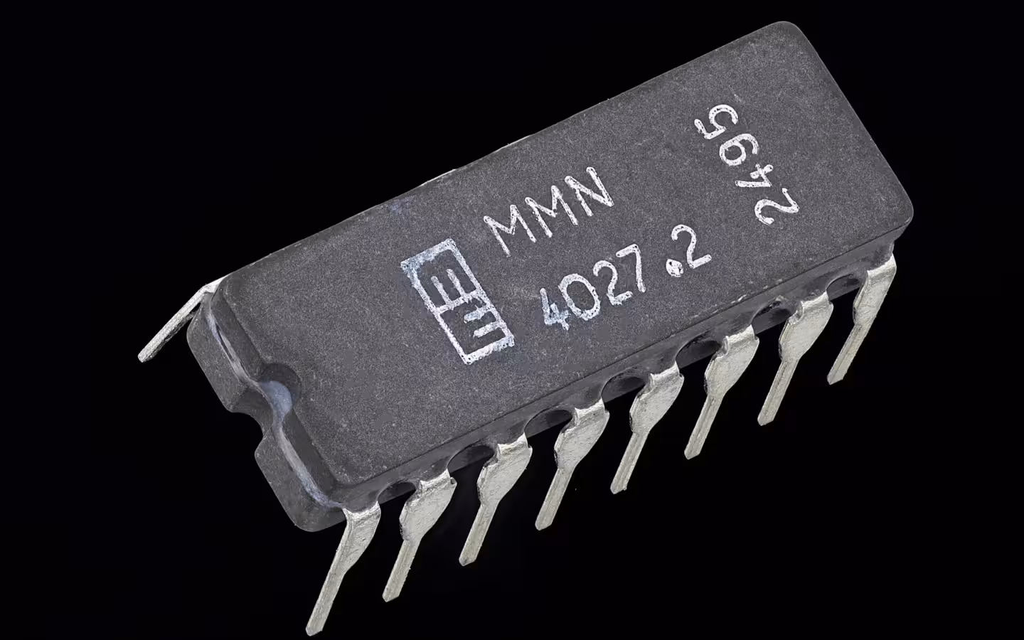 An MMN 4027 dynamic RAM chip isolated against a black background.