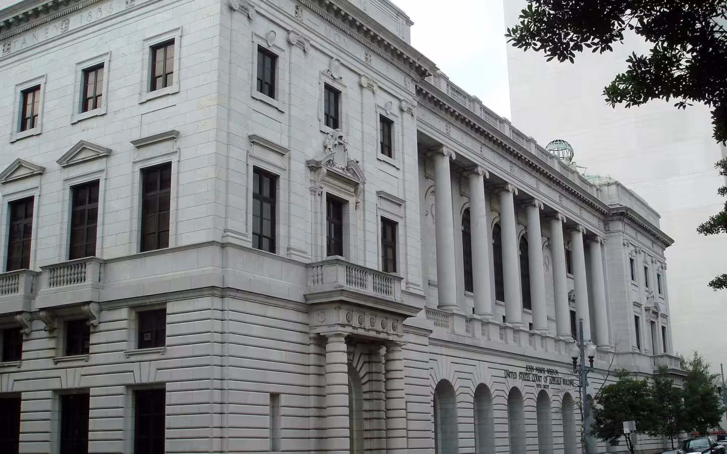 The John Minor Wisdom U.S. Courthouse beside a New Orleans street.